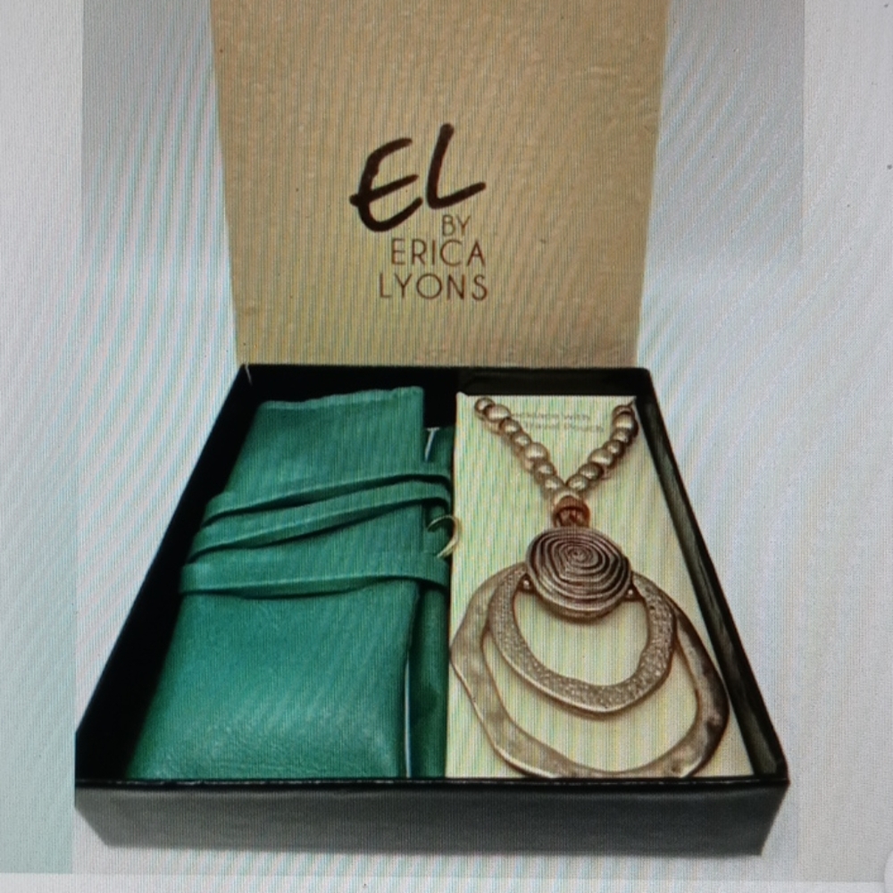 New Gold tone necklace.